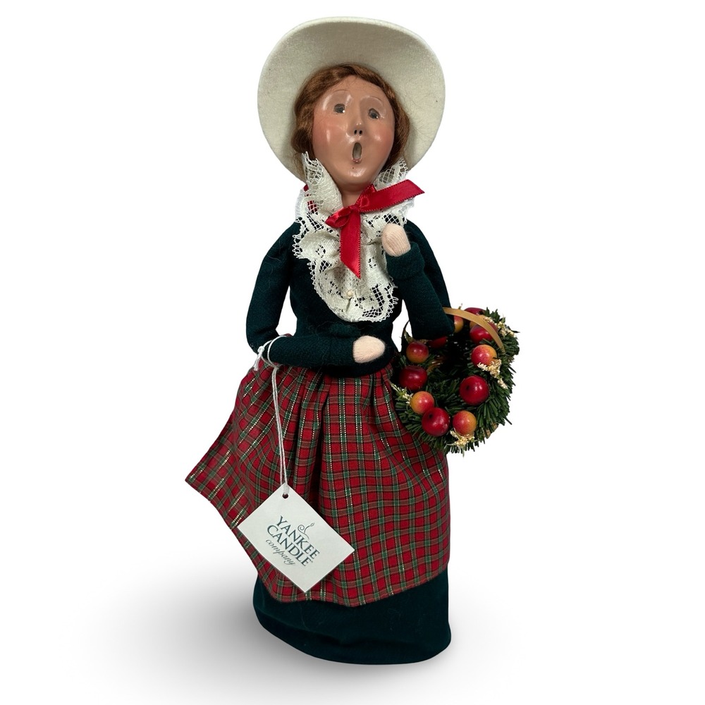 Byers Choice Yankee Candle Bringing Home Trim Caroler Figurine 2003 Green Red